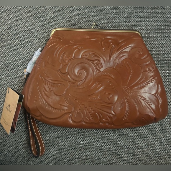 Patricia Nash Handbags - Patricia Nash Savena wristlet Florence shade